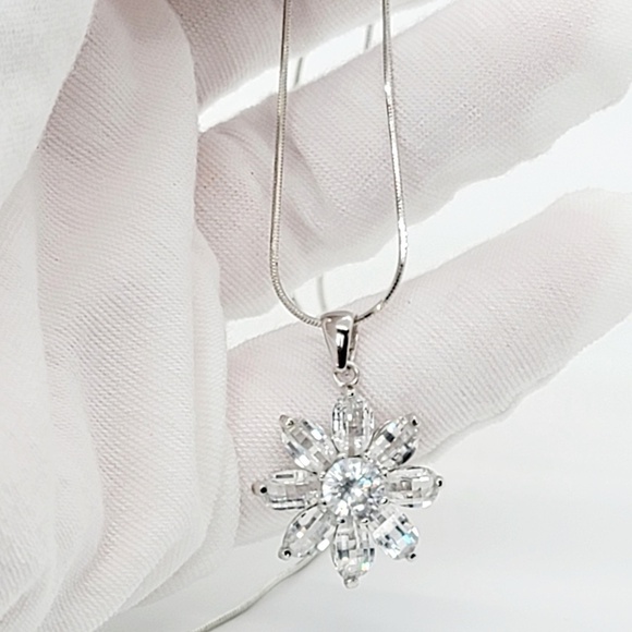 NWOT Sterling Silver Flower Crystal necklace - Picture 4 of 5